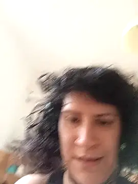 Snapshot of callmelouve chatting on 12/05/25, 12:14 callmelouve online show from 12/05/25, 12:14