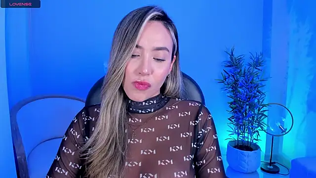 NiaBennet  online show from 10/14/25, 11:27