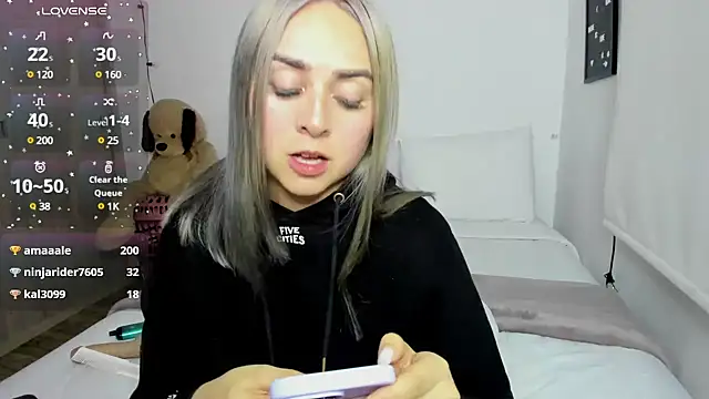 Snapshot of sophi_mooreno chatting on 12/02/24, 02:31 sophi mooreno online show from 12/02/24, 02:31