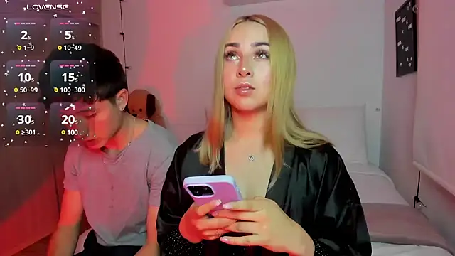Snapshot of sophi_mooreno chatting on 12/19/24, 11:25 sophi mooreno online show from 12/19/24, 11:25