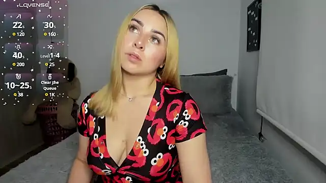 Snapshot of sophi_mooreno chatting on 02/25/25, 04:03 sophi mooreno online show from 02/25/25, 04:03