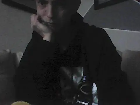 Snapshot of latinx44 chatting on 10/20/25, 06:14 latinx44 online show from 10/20/25, 06:14