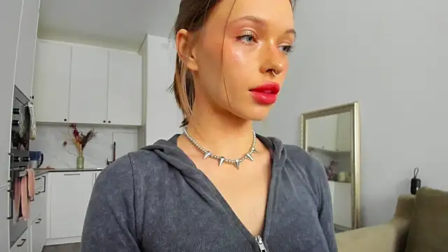 Snapshot of Kossie_ chatting on 02/13/25, 12:21 Kossie  online show from 02/13/25, 12:21