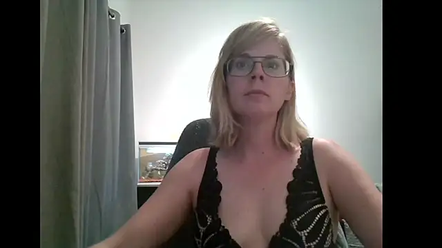 SavannaGirly online show from 02/17/25, 05:43