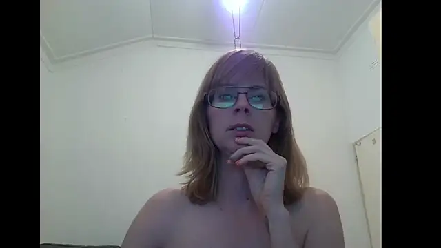 SavannaGirly online show from 10/14/25, 09:48