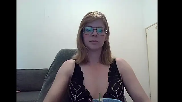 SavannaGirly online show from 10/18/25, 07:31