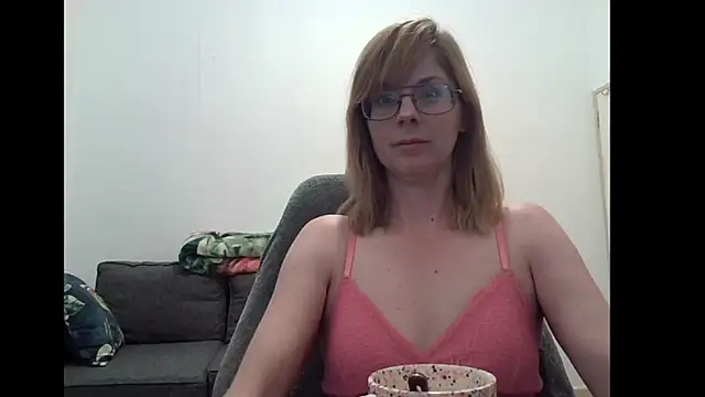 SavannaGirly online show from 10/27/25, 11:14