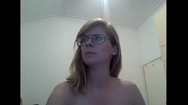 Snapshot of SavannaGirly chatting on 01/09/26, 12:08 SavannaGirly online show from 01/09/26, 12:08