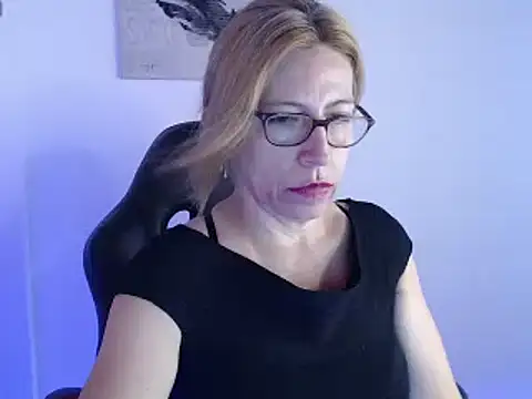 Chayla Ruiz online show from 12/10/24, 04:17