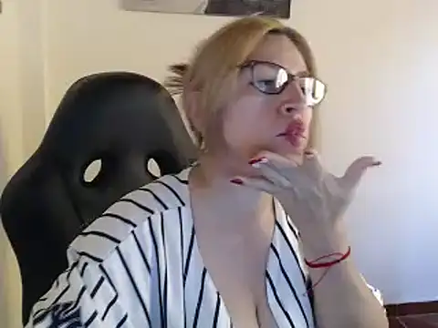 Chayla Ruiz online show from 12/13/24, 03:43