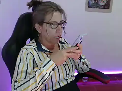 Chayla Ruiz online show from 12/17/24, 10:11