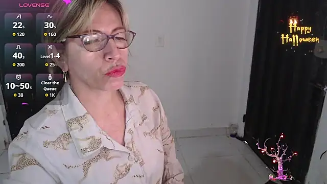 Snapshot of Chayla_Ruiz chatting on 11/07/25, 12:05 Chayla Ruiz online show from 11/07/25, 12:05