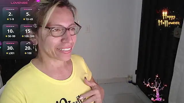 Snapshot of Chayla_Ruiz chatting on 11/10/25, 10:20 Chayla Ruiz online show from 11/10/25, 10:20