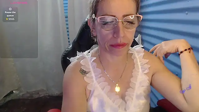 Chayla Ruiz online show from 06/10/26, 11:31