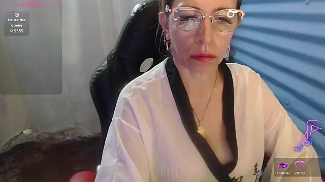 Chayla Ruiz online show from 06/11/26, 12:47