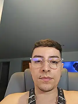 Snapshot of Jhoan_saenz chatting on 09/25/25, 03:43 Jhoan saenz online show from 09/25/25, 03:43