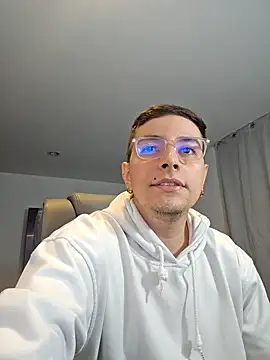 Snapshot of Jhoan_saenz chatting on 10/04/25, 04:32 Jhoan saenz online show from 10/04/25, 04:32