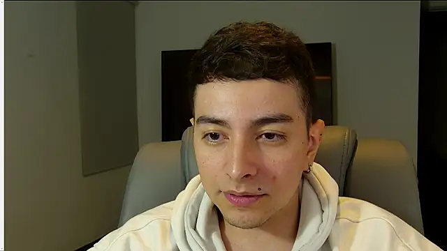 Snapshot of Jhoan_saenz chatting on 10/06/25, 05:16 Jhoan saenz online show from 10/06/25, 05:16