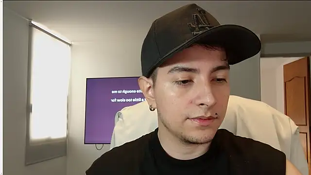 Snapshot of Jhoan_saenz chatting on 10/10/25, 04:50 Jhoan saenz online show from 10/10/25, 04:50