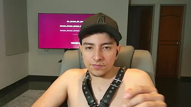 Snapshot of Jhoan_saenz chatting on 10/17/25, 04:04 Jhoan saenz online show from 10/17/25, 04:04