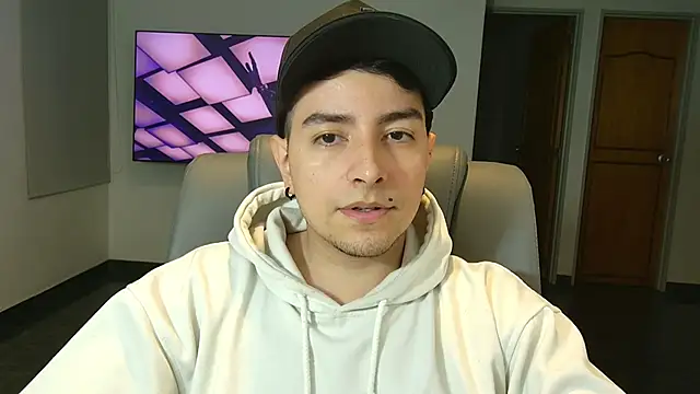 Snapshot of Jhoan_saenz chatting on 10/23/25, 01:27 Jhoan saenz online show from 10/23/25, 01:27