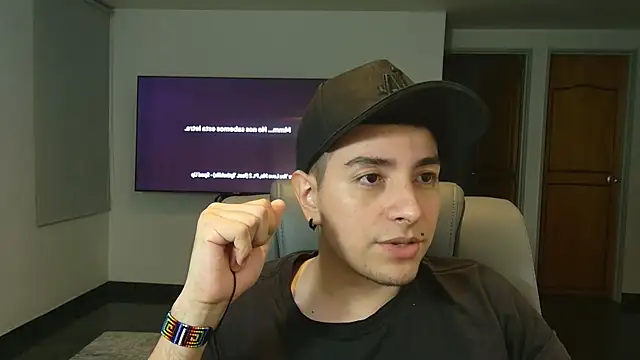 Snapshot of Jhoan_saenz chatting on 10/29/25, 04:15 Jhoan saenz online show from 10/29/25, 04:15