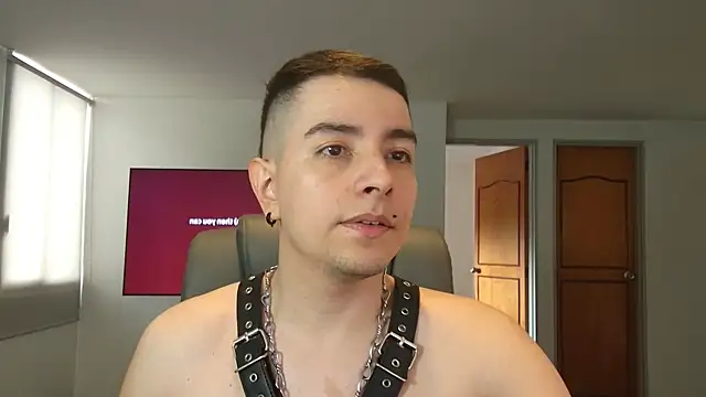 Snapshot of Jhoan_saenz chatting on 10/31/25, 07:59 Jhoan saenz online show from 10/31/25, 07:59