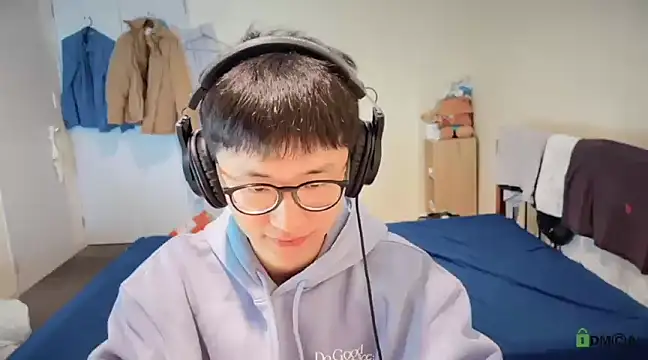 Snapshot of romeoisme__ chatting on 12/18/24, 12:18 romeoisme online show from 12/18/24, 12:18