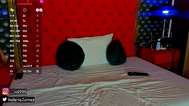 VallerieJones online show from 11/01/25, 09:28