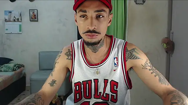 emiliano hottt online show from 07/21/26, 02:19