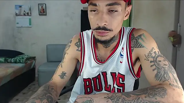 emiliano hottt online show from 07/24/26, 03:10