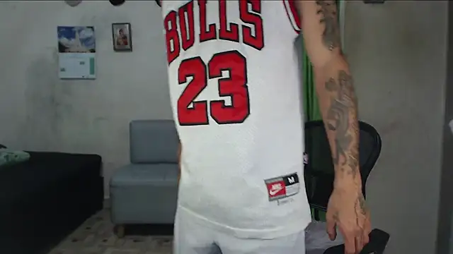 emiliano hottt online show from 08/03/26, 03:27