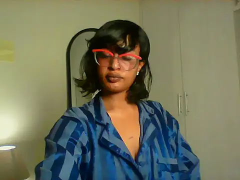 lina pretti online show from 09/11/25, 07:36