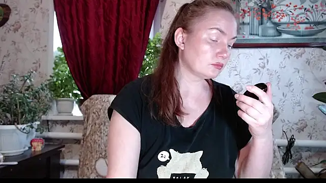 EmilyDoth online show from 05/05/26, 07:16