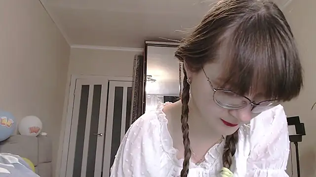 KiraGoldens online show from 09/22/25, 06:37