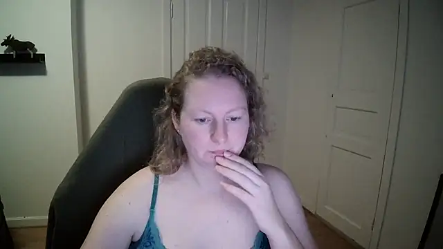Snapshot of Girlnina-1995 chatting on 12/03/24, 01:21 Girlnina-1995 online show from 12/03/24, 01:21