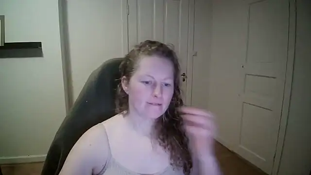 Snapshot of Girlnina-1995 chatting on 01/20/25, 03:39 Girlnina-1995 online show from 01/20/25, 03:39