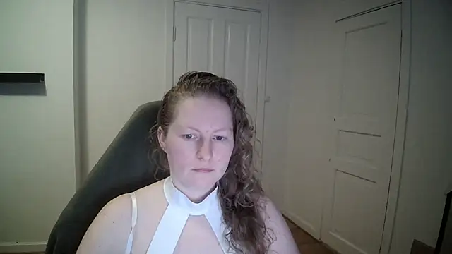 Snapshot of Girlnina-1995 chatting on 02/21/25, 11:22 Girlnina-1995 online show from 02/21/25, 11:22