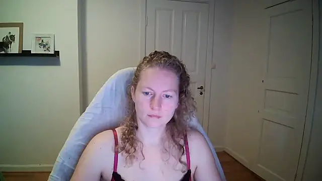 Girlnina-1995 online show from 10/15/25, 06:57