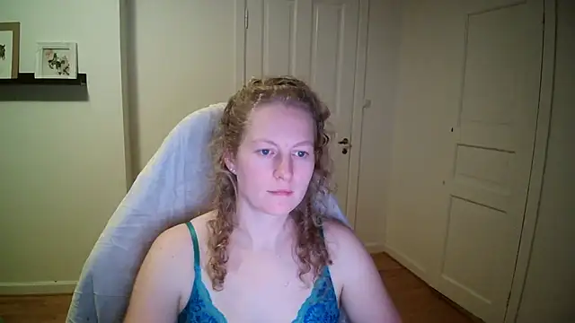 Girlnina-1995 online show from 11/04/25, 09:03