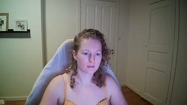 Girlnina-1995 online show from 11/25/25, 04:07