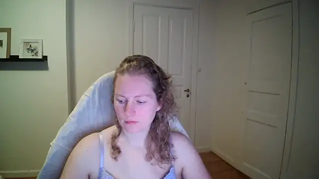 Girlnina-1995 online show from 12/01/25, 09:47