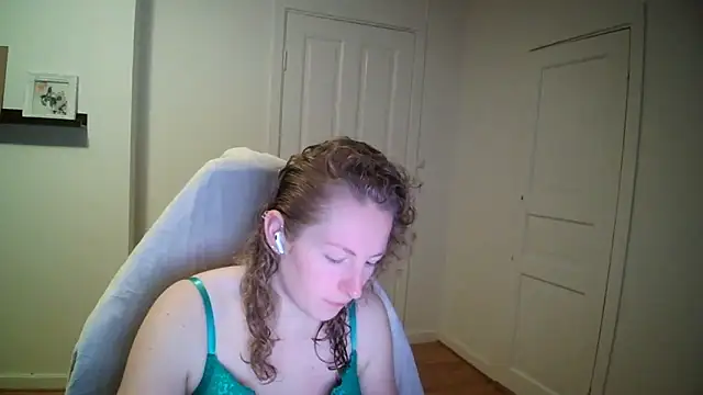 Girlnina-1995 online show from 12/04/25, 10:02