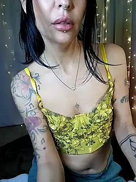 Snapshot of Masha_Real_84 chatting on 10/13/25, 08:31 Masha Real 84 online show from 10/13/25, 08:31