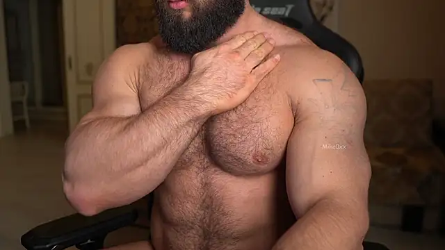 Snapshot of mike0xx chatting on 10/09/25, 01:53 mike0xx online show from 10/09/25, 01:53