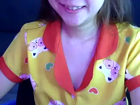 Bee 2k online show from 09/28/25, 04:40