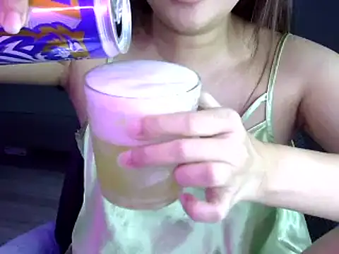 Bee 2k online show from 10/27/25, 04:49