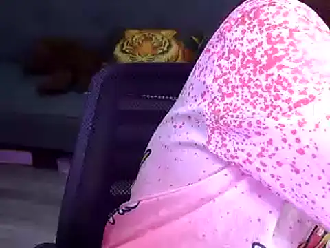 Bee 2k online show from 11/10/25, 04:44