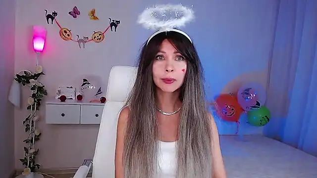 Snapshot of wendifoste chatting on 10/29/25, 01:35 wendifoste online show from 10/29/25, 01:35