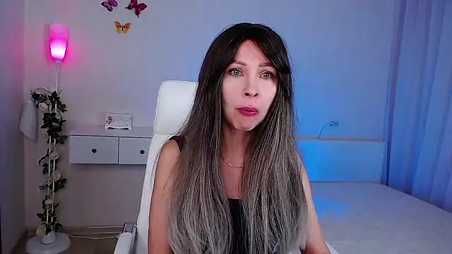 Snapshot of wendifoste chatting on 11/24/25, 07:02 wendifoste online show from 11/24/25, 07:02